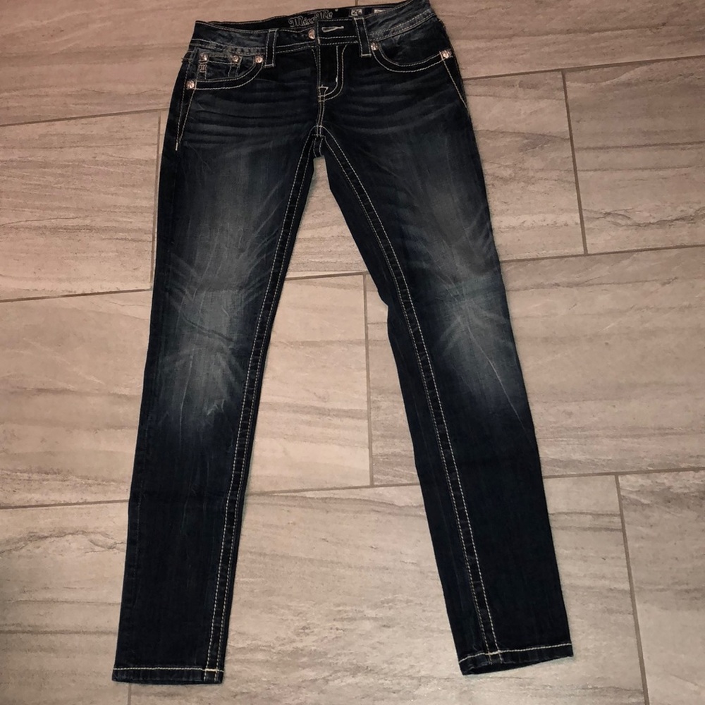 Like New Miss Me Signature Skinny. 26